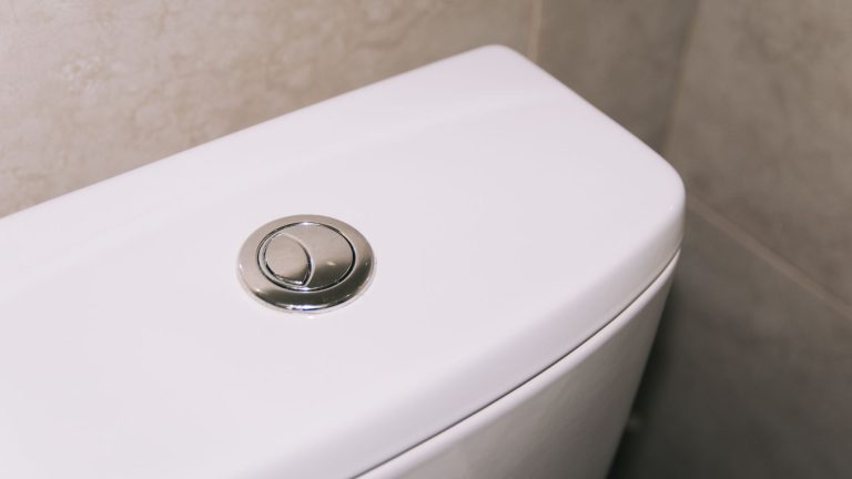 Réglage de la chasse d’eau à double commande : guide et astuces