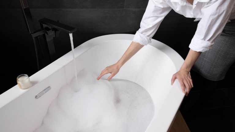 Avis complet : joint baignoire autocollant efficace et facile à poser
