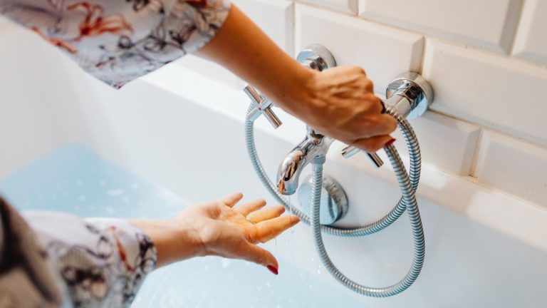 Problème mitigeur thermostatique eau bouillante : causes et solutions