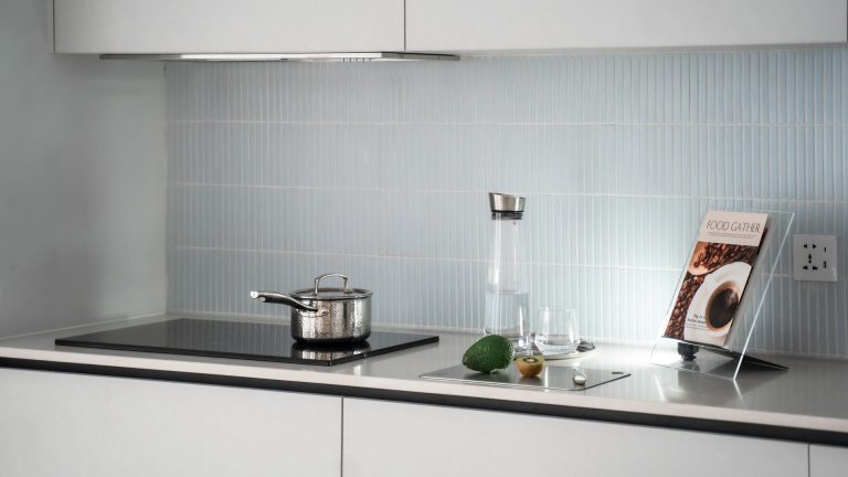 Trace sous verre plaque induction : comment les éviter et les nettoyer